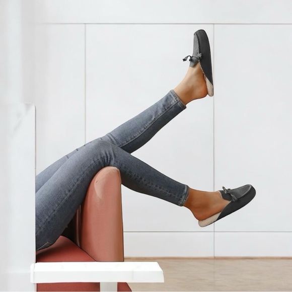 Dream Pairs Dark Gray Faux Fur Lined Moccasin Slippers - 10 - Picture 6 of 7